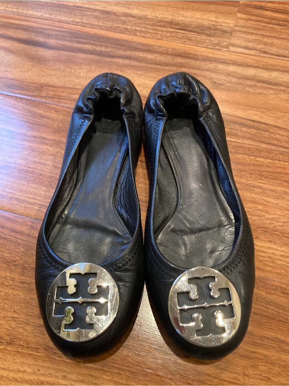 Tory Burch Black Leather Ballet Flats Logo Medallion Slip On Women's SZ 8.5